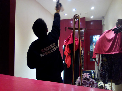 小寨海港城负二层服饰店除油漆味